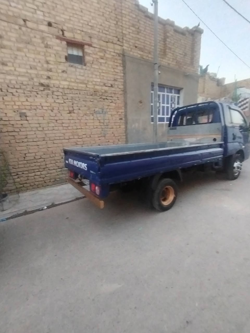 كيا فحل موديل 2007 4000 السياره مقفوله بيها رشه صبغ  مكفوله من الكلبه ا  ني المالك السعر خاص فقط بها رش الصبغ سياره بيها جراد كانت***********
