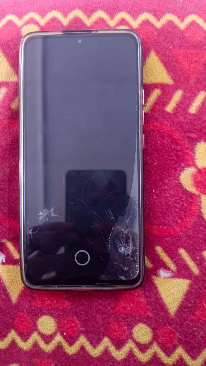 سلام عليكم جهاز لبيع بوكوx6pro5gجهاز شاشتة مفسرة جهاز شغال وممثرة عل لمس سعرة 175مكني كوفة ***********ليحب يراسلني
