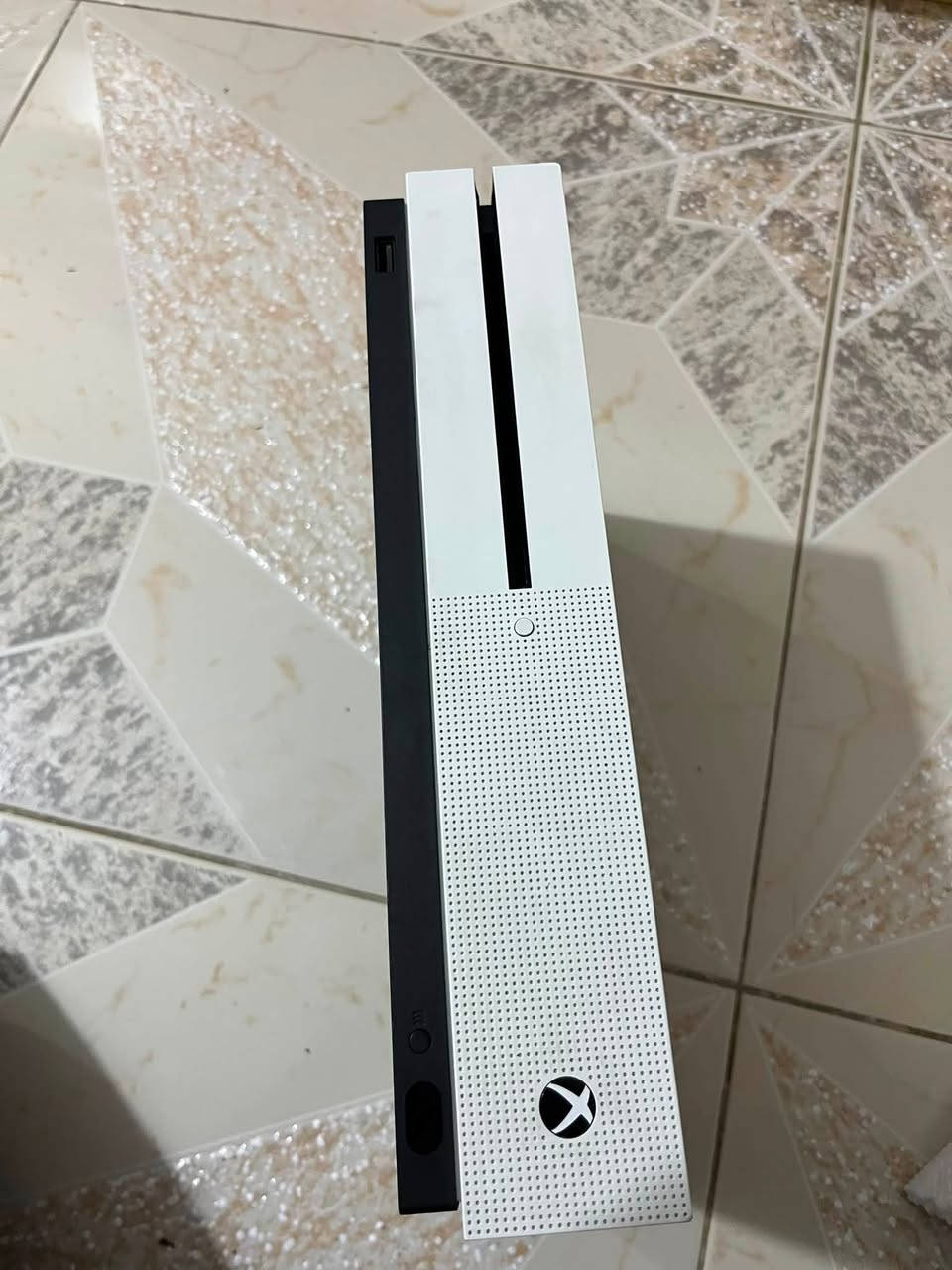 اكس بوكس ون اس واحد تيره 1T لوك ستيكر مع جوستكين ملاحضه بدون حساب سعره 195 وبي مجال *********** واتساب
