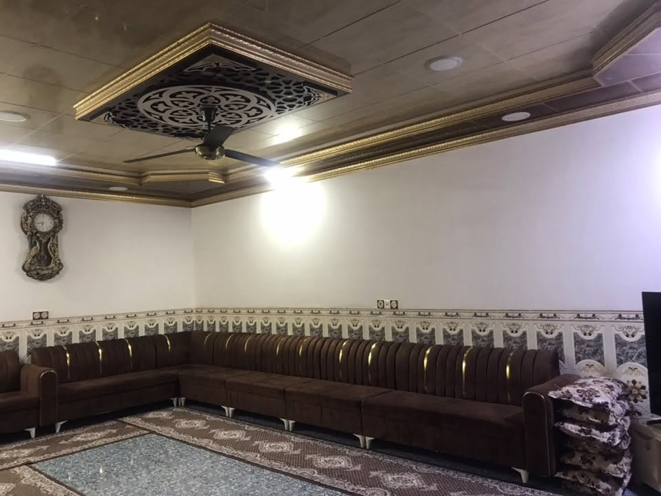 السلام عليكم. بيت للبيع مساحه 1300 متر.
طابقين. مكون من 4 غرف نوم.
 استغبال هول مطبخ موزع 
صحيات داخل خارج. حدايق 
شغل مرتب وجاهز من كلشي. 
العنوان الشرقاط الطوب.
 قرب مجمع الوفاء الطبي. 
صاحب البيت طه الهرم ابو همام. 
للاستفسار اتصل عل رقم صاحب البيت. 
‏‪***********‬‏.  اسيا. 
‏‪*********** زين. 
ملاحظه. السعر ولاستفسارعند صاحبه 
اني مكلف بل نشر.
