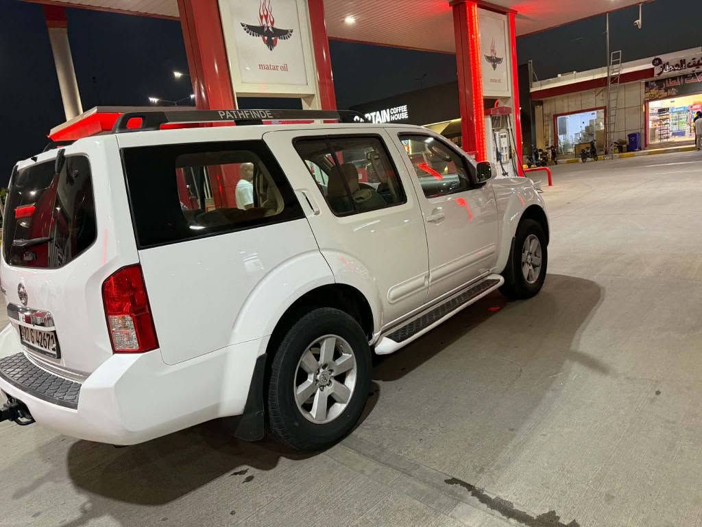 نيسان بافندر • ٢٠١١ • مكفول