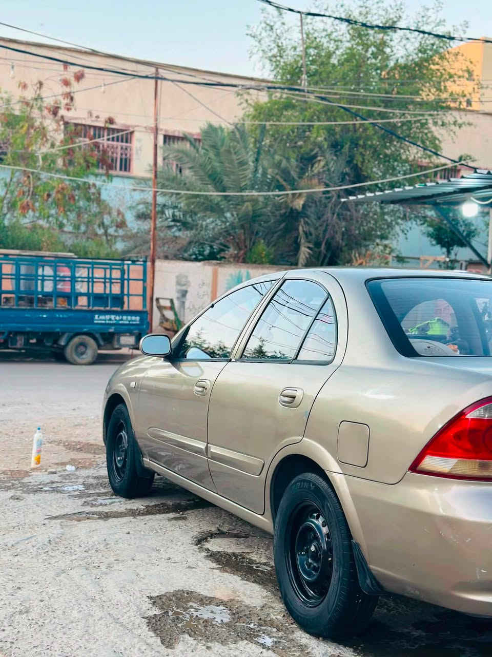 سلام عليكم سيارة للبيع نوع نيسان صني تفاحة موديل 2012 مصبوغه عام اثر قطتعين باب الصدر والجاملغ الامامي حداديه ‎%‎70 تخم تاير نضيف مكاني النجف الاشرف السعر 80$ وبيها مجال للشراي 
رقم الهاتف ***********

