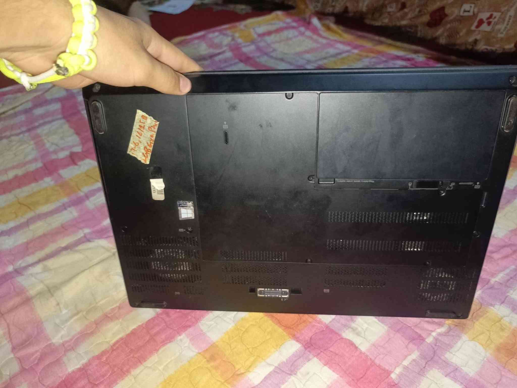 إعلان بيع لابتوب Lenovo P70
💻 لابتوب Lenovo P70
تفاصيل الجهاز والحالة:
 * الموديل: Lenovo P70
 * الرام (RAM): 16 جيجابايت
 * الذاكرة / التخزين: 512 جيجابايت
*  يجي ويا شاحن اصلي شركة 
وماوس لاصلي 
* الحالة: الجهاز شغال وأداؤه ممتاز جداً للمهام الثقيلة والشغل القوي.
 * البطارية: تعبانة (يحتاج استخدام على الشاحن أو تبديل البطارية).
سبب البيع:  ماعدي نت واريد اسافر 
الجهاز استخدام شخصي يفيد بل برمجة وبل مونتاج وبل شغل ولجهاز كلش كلش قوي لو ما اريد اسافر جان مبعتة شاشتة جبيرة اكبر حجم بلابتوبات ولابتوب نضيف كلش 
💰 السعر:
 * بحالته الحالية (البطارية تعبانة): 350 ألف دينار
 * مع تبديل البطارية بجديدة: 400 ألف دينار
📞 للتواصل والاستفسار:
 * الرقم / الواتساب: [***********]
 * المكان: [ بغداد / السيدية ]
