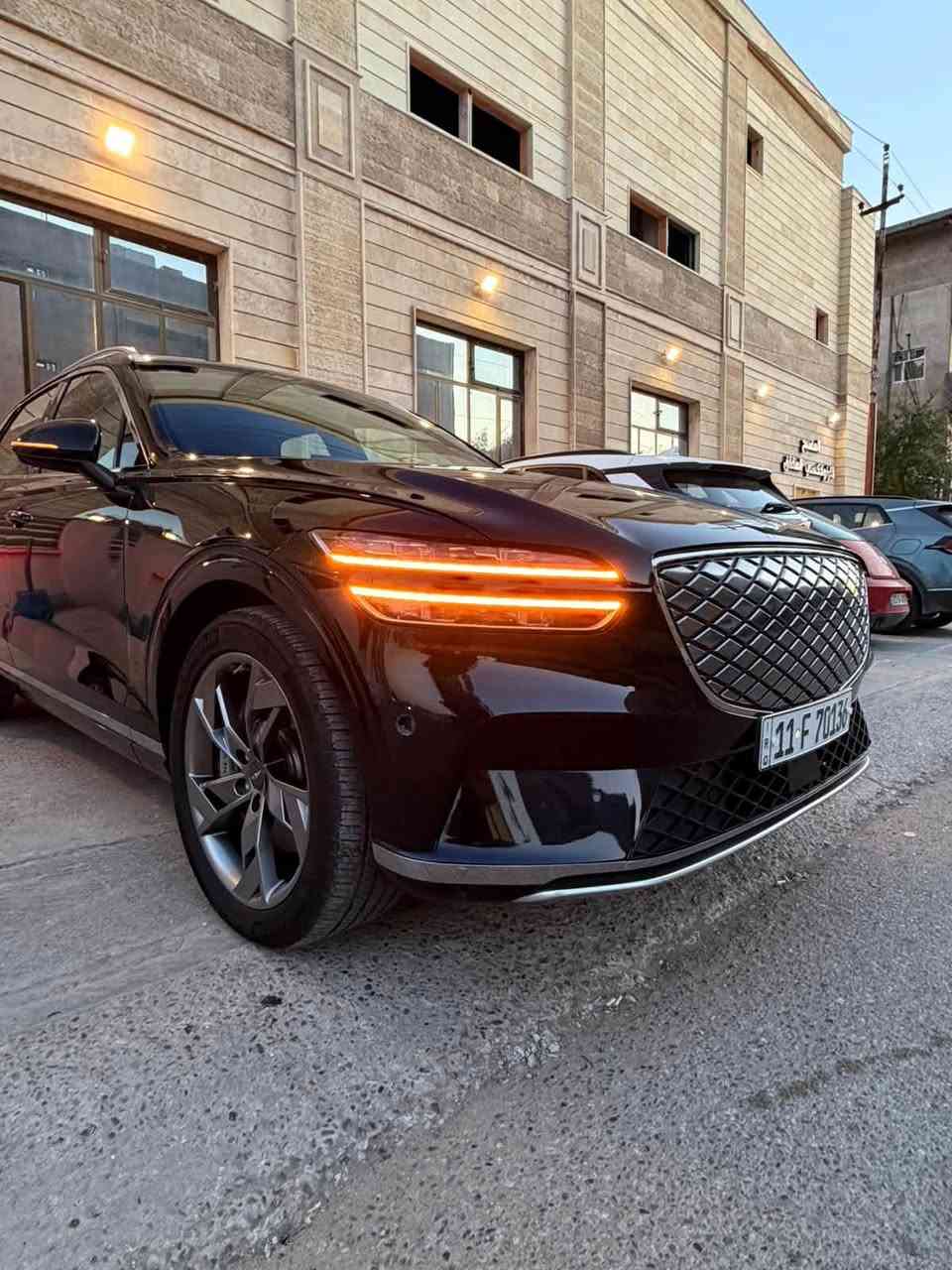 السلام عليكم شباب  جنسيز  GV70 موديل 2024

‏2024 GENESIS ELECTRIFIED GV70 ADVANCED AWD
الوحيدة بهالدرجة من الرفاهية 

ضرر السياره :
تبديل بنيد اصلي بلادي مال كهرباء قطعه واحده فقط

حجم الماطور :
دبل ماطور كهربائي (AWD)دفع رباعي 485hp حصان وتسارع قوي مع ثبات وعزل

بطارية 84 kWh مداها يوصل 470 كم بالشحنة الواحدة 

المسافه المقطوعه : 36 الف كيلو متر

حالة اليرباك : دركة استيرن فقط

#المواصفات

 شاشه 

 تشغيل عن بعد 

 قطعتين تبريد 

 حساسات خلفي امامي

 كشنات كهرباء

 كشنات جلد ابيض

 صندوك كهرباء شفط

  كير ماوس 

 هيترات بالكشنات حار بارد

  فول تحكم 

 رادارات 360

  مري شفط 

  ترحيب شعار جنسسز عن الاقتراب

  هندي بريك بصمه

  بصمه 

  بصمة ابواب

   ستيرن كهرباء

  تحديد مسار

  كشن السايق ميمري

  لايتات لد 

  بكلايت لد

  رادار امامي

   اوتو هولد 

   شفتات بالاستيرن

   هيتر بالاستيرن 

    شحن وايرليس 

   5 كامرات

   ماوس تحكم الشاشه

  داخل صاج

تروح و تجي بالرمونت 

💰السعر : اطلب السعر بتعليق يأتيك السعر مباشر

فول مواصفات 1/

للاستفسار اتصل ☎️ *********** بيه وات ساب

مكان السياره بغداد الزعفرانيه
