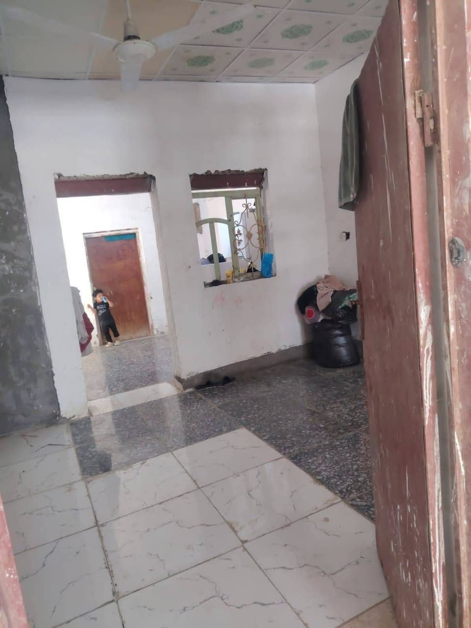 دار سكن طابو صرف
المساحة ١٣٠ متر
طابقين 😍
الواجه ٥ ونص متر 
البناء طابوق عكادة
استقبال
مطبخ
صالة
غرف نوم عدد ٢
حديقة
السعر ٤٦مليون وبي مجال قليل
الموقع الديوانية حي العسكري الثالث قرب مدرسة المسرة
للاستفسار أكثر مراجعة مكتبنا التوكل للعقار الكائن في حي العسكري شارع ٣٠ او الاتصال والمراسلة على الواتساب على الرقم ***********
وتساب ***********
@إشارة 
@

