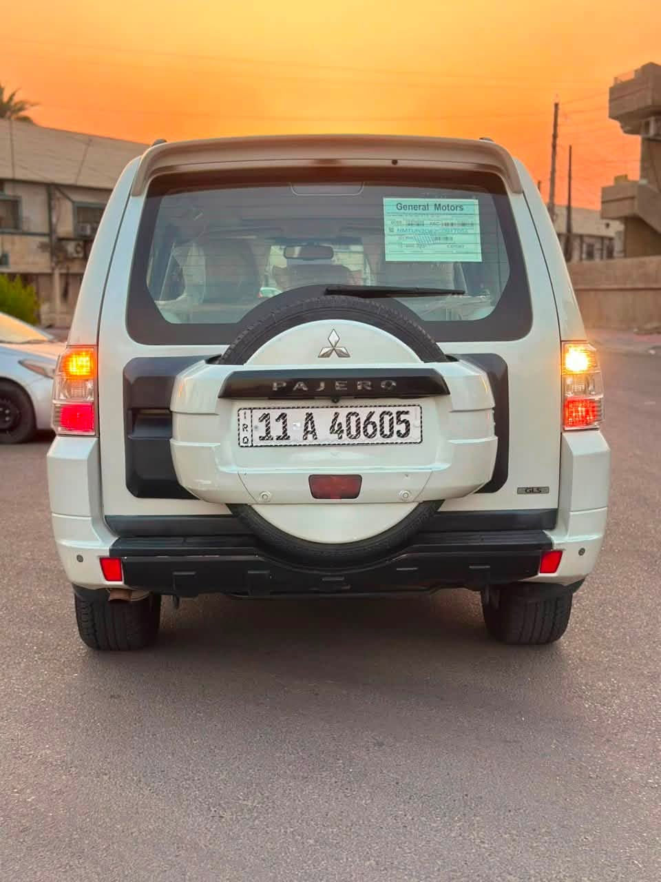 باجيرو 2010 حبتور فول مواصفات لون ابيض صدفي حجم المحرك 3500 رقم  بغداد دولي بدون حادث  سيارة  مكفوله كفاله عامه فقط نص جاملغ خلفي صبغ بدون دواخل وشبر بارد معروفه هزه جديده  خليجي السياره جديده مال جناي فورويل نضام دفلوك كشنات كهربائي اشارة بل مري شفط تحكم ستيرن مسجل بلادي اصليه فتحه تبريد ثلاث قطع حساسات خلفيه زاد ثلاجه تخم تاير كير مكينه حداديه خير من الله سياره جديده لوك محرك 6السعر 128  اتصل وبيك خير وتدلل ***********مكان السياره بغداد الكرخ
