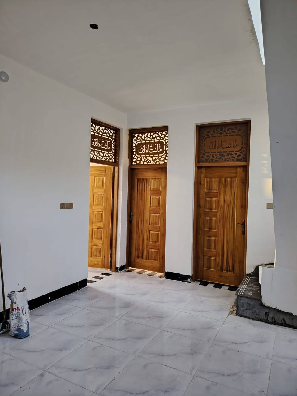 السلام عليكم مشتمل للبيع حي ذويب صاد على حي الدواغنه بناء جديد طابوك شغل درجه اوله مساحته ١٢٥ متر السعر ٥٠ وبيه مجال ***********
***********
