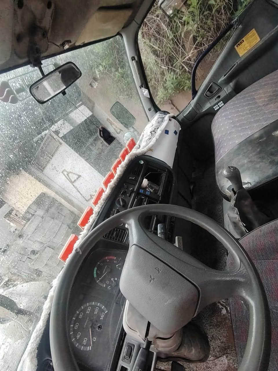 سلام عليكم كنتر بزون فحل موديل 2000لبيع مسجل بالسنويه كرين جهاز 2900مخالف جديد مكفوله من كل نوحي السيارة بيهة ملاحظة صغيرة (((تبخير قليل )) تخم تاير جديد باتريات جدد رقم الهاتف  *********** تحويل ثاني يوم مكاني ديالى بعقوبة السعر ((( 165)))بي مجال
