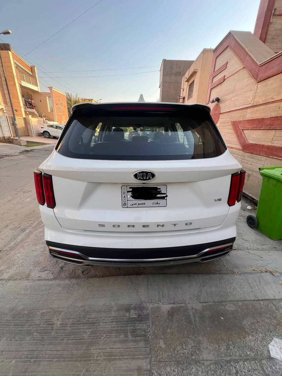 🚘 للبيع كيا سورينتو موديل 2021 — 6 سلندر
السيارة نظيفة جدًا، مكفولة من الصبغ والتبديل، وجاهزة للفحص في أي مكان.

🔹 الممشى: 74,990 كم
🔹 فول مواصفات ما عدا فتحة السقف
🔹 سيارة عائلية واسعة ومريحة
🔹 لا تحتاج إلى أي مصروف

المواصفات:

✅ محرك 6 سلندر قوي واقتصادي
✅ ناقل حركة أوتوماتيك
✅ نظام دفع رباعي
✅ تشغيل بصمة ودخول ذكي
✅ شاشة لمس ونظام ملاحة
✅ كاميرا خلفية وحساسات
✅ مثبت سرعة وتحكم من المقود
✅ مقاعد جلد كهربائية
✅ تبريد وتدفئة المقاعد
✅ تكييف أمامي وخلفي
✅ ثلاثة صفوف مقاعد
✅ بلوتوث وUSB
✅ نظام ABS وثبات إلكتروني
✅ وسائد هوائية متعددة
✅ إنارة LED
✅ رنكات ألمنيوم
✅ إطارات بحالة جيدة
✅ صيانة منتظمة

📍 الموقع: بغداد
📞 رقم التواصل: ***********
