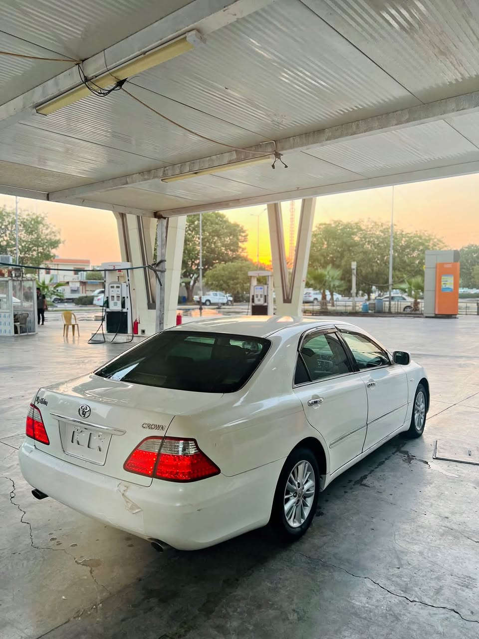 بەناوی خوای گەورە ..
بۆ فرۆشتن شاھینە 2007.
بڕاوە بڕاوە
تازە داخل.. بــێ كۆدە 
ساج مەلەكی .
گێڕ گەورەی مەكینە بچوك 180.
3 دوگمە
پەردە
شاشە و كامێرا
سەیارەیەكی جوان و ڕێك و پێكە
كامل مەسروف كراوە
پاتری تازە دیسكی تازە
جامی ھەڵگیراوە
سارد و گەرمی بەسراوە
چركەی تیانیە
تەقە و ڕەقەی بەشەرت
سەقف و حیزام و شاسی كۆسرە بەشەرت..
كەڤەر و دەعم و لێدراویشی بەشەرتە ..
چاڵ و شوختی نیە سەیارەكە شوشەییە
گێڕ و مەكینەی بەشەرت دوكەڵی نیە ..
نرخی 51 گەڵاو مەجالێكی زۆر كەمە ..
لە كەلارم ڕەحمەتت لیبێت موشتەری نیت سەری كەسمان مەیەشێنە گۆڕینەوە ناكەم تەنھا فرۆشتنە ..
***********
