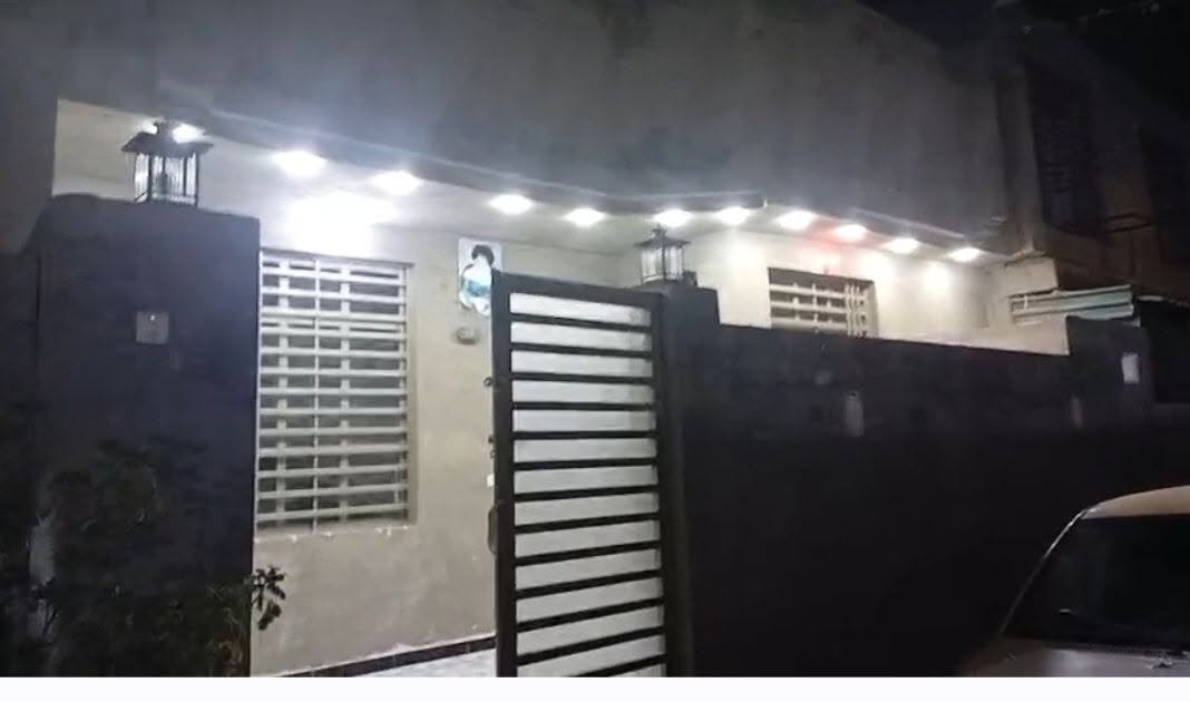 السلام عليكم بيت للبيع مساحه 100 متر مربع طابو زراعي بناء حديث استقبال مطبخ صاله غرفه نوم صحيات بيع مع الاثات منطقه كامل خدمات ماء كهرباء تبليط مجاري العنوان بغداد السياحي منطقه حي الأمير للاستفسار الاتصال على الرقم ***********
