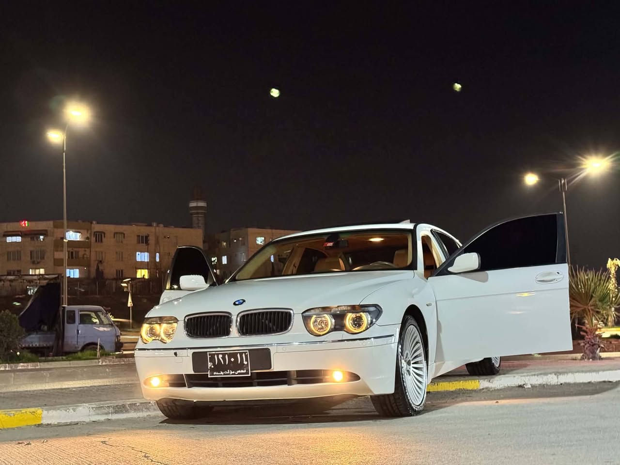 به ناوى خودا...
بيئيم وات وات
سه ياره يه كه ماشالله ى ئه ويت نمونه له جوانى 2004 فول گير مه كينه كاره بايى هه موو گيانى به شه رت ته نها يه ك جه مه له غى لاى سايه ق پيشه وه گوراوه.. سه ياره كه بيسه ره تايه ...
كود و باركودى بوكراوه 
به س ته بريدى ئيش ناكات...
سيعرى 65 گه لاو معامه له
***********
***********
