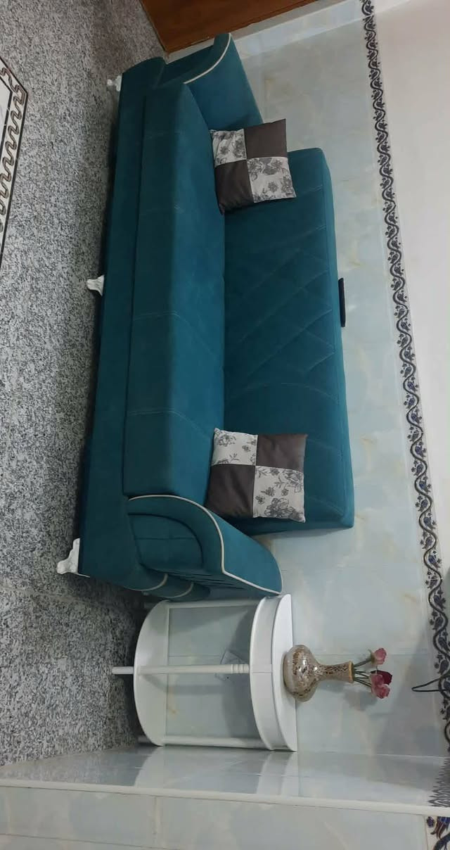 🏡 للبيع – منزل مميز في حي المصطفى / شارع الجامع
📍 الموقع: حي المصطفى – شارع الجامع

🔹 مساحة الأرض: 160 م²
🔹 السعر: 120 مليون دينار عراقي (قابل للتفاوض)

يتكون المنزل من طابقين:

الطابق الأول:

- غرفة نوم 5×5
- مطبخ 4×4
- استقبال 4×6
- صالة بطول المنزل
- منور (طرمة) بطول البيت
- صحيات داخلية وخارجية
- كليدور مدخل

الطابق الثاني:

- صالة
- غرفتان:
  - 4×6
  - 5×5

✨ مميزات المنزل:

- السطح مفرش بالكامل.
- البيت مفرش بالكامل وجاهز للسكن.
- تصميم عملي وموقع مميز.

📞 للاستفسار أو حجز موعد للمعاينة:
***********
