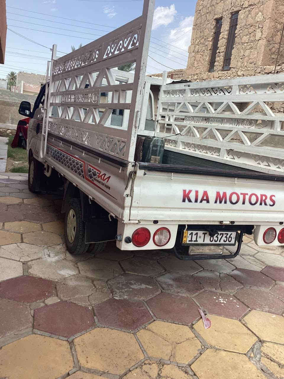 كيا حمل 2700 للبيع بدون محجل رقم بغداد باسمي موديل 18مكفوله من الدعمه والكلبه بيه شخطه زغيره بالباب وتكحيلات بسيطه ورقم الشاصي دك كمرك  وسنويه جديده لسنه 2030 وهذا رقم صاحب السياره / *********** السعر تصال ع رقم
