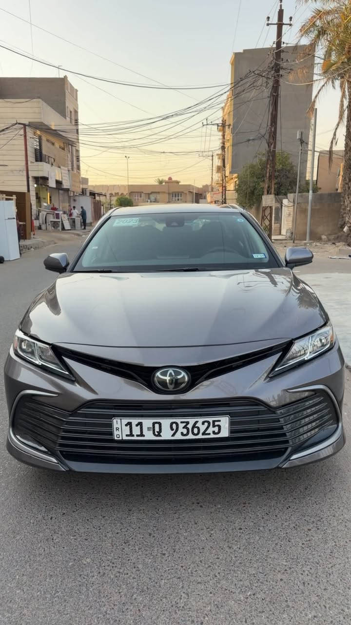 السلام عليكم الجديد الجديد سيارة بالباكيت للبيع كامري
2023 لاصبغ لاتبديل لاضربة لاايرباك لاشخط لابارد 
مياه امطار فقط بامريكا تشتغل وتمشي السيارة
ولاگلوب مشتغل بالدشبول
Toyota Camry 2023
***********
🌍 المدينة – بغداد - شارع فلسطين 
✅ المواصفات/
🚗 تويوتا كامري 2023 
وارد امريكي 
📍 الممشى: 66 الف كم
على مشي امريكا 

⛽ الوقود: بانزين
⚙️ المحرك: 2.5 لتر
🔧 ناقل الحركة: أوتوماتيك
🛞 قياس الويل: 17 إنش
✨ سيارة اقتصادية وعملية باستهلاك وقود ممتاز واعتمادية عالية، مناسبة للاستخدام اليومي والسفر.
✅ ناقل حركة أوتوماتيك
▪️ شاشة لمس
▪️ Apple CarPlay
▪️ Android Auto
▪️ بلوتوث
▪️ كاميرا خلفية
▪️ مثبت سرع 
الإطارات ويل كب 17
▪️ إضاءة LED
مكاني بغداد الغزالية 
السعر 185 وبيها مجال 
تليفون ***********
