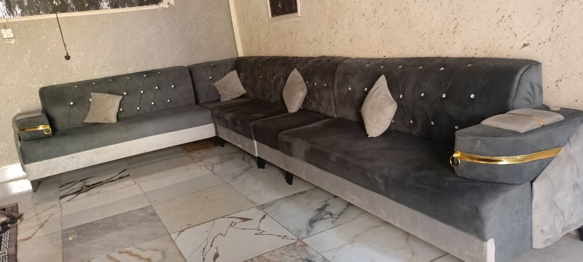 سلام عليكم ديوان البيع العنوان حله السعر ب ٣٠٠وبي مجال الرقم***********
