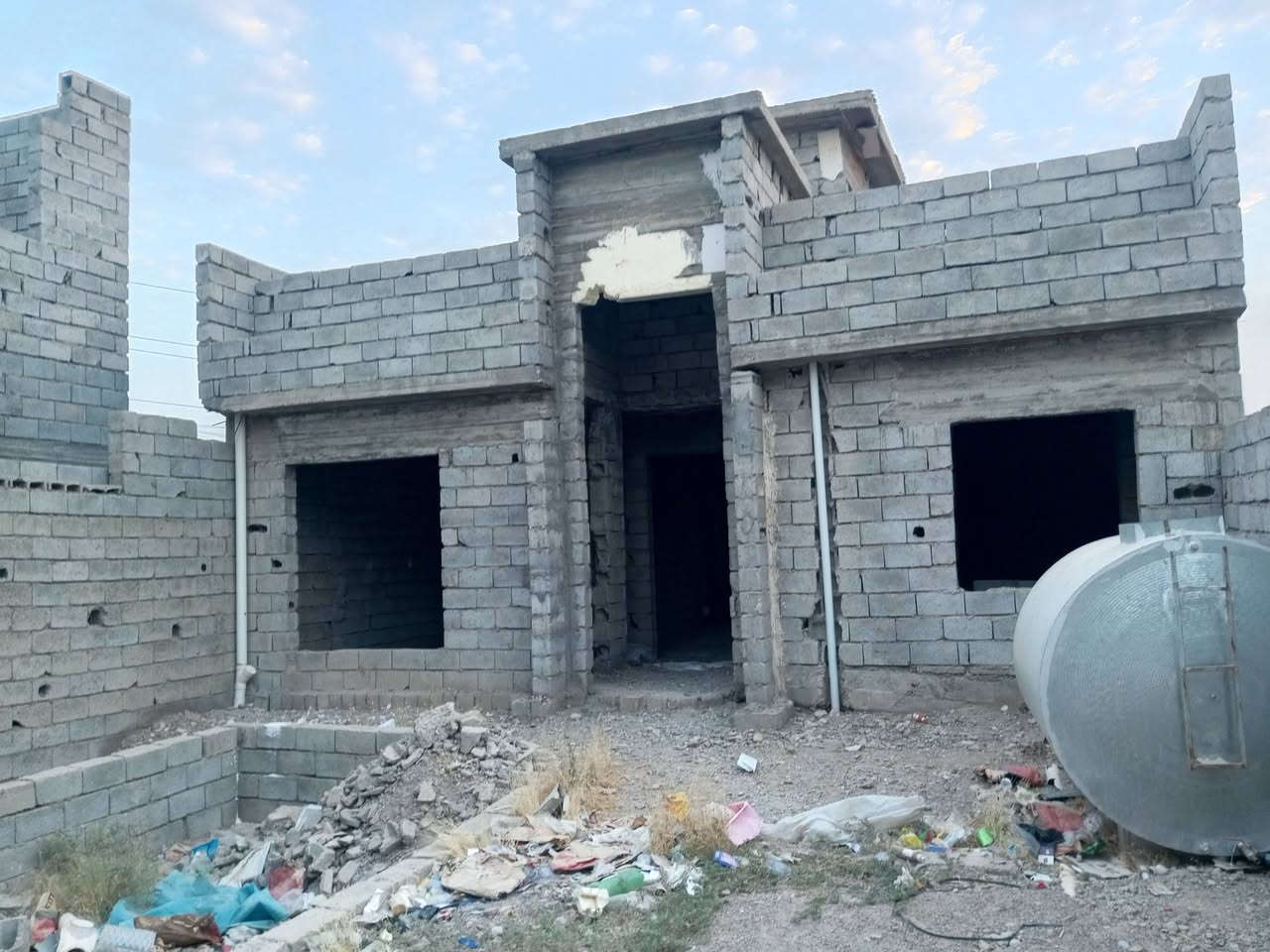 🛑 أعلان 

#هيكل للبيع بتصميم هندسي والواجهة ملكي 

🌍الموقع خلف قاعه احمد الملكي 

مساحه 240 متر 

#للاستفسار اتصل ***********

أو مراجعة المكتب الكائن شارع العام بأتجاه بغداد مقابل حلويات علي الحمداني وصيدلية سما طوز 
مكتب السراج الذهبي للعقار 
ومن الله التوفيق 🏡
