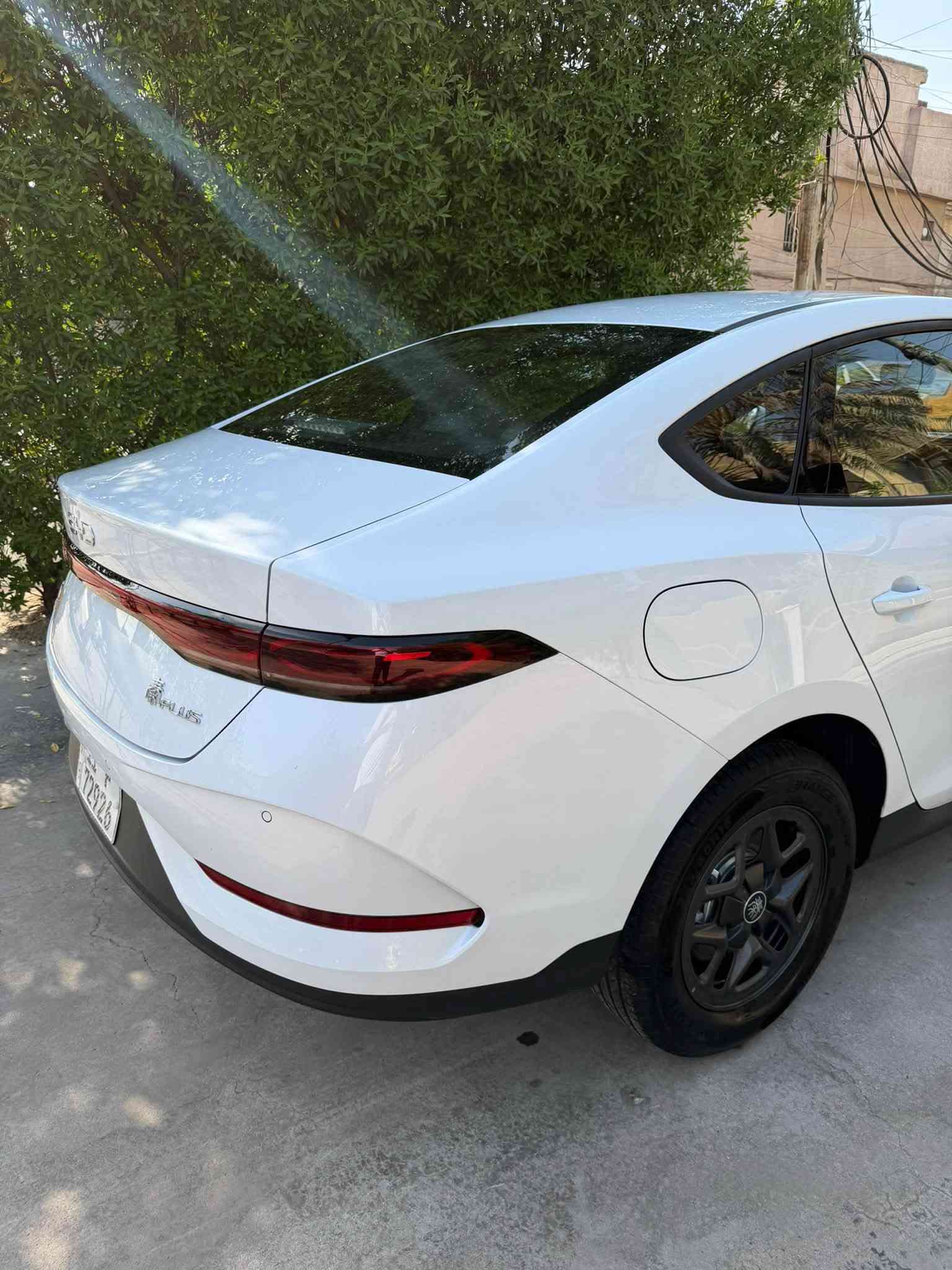 السلام عليكم للبيع فقط بدون مراوس نقد بدون اقساط BYD 2025 كن بلاس قبل شهر رقمتها على ايدي ماشية 7 الف كليو متر المجموع الكلي رقم بغداد باسمي كفاله عامه بدون شخط او رصعه سونار مرفق مواصفاتها معرفة غراضها كامله شاحن اصلي وفوم وكارت الشاشه محدثه اخر تحديث مع تنزيل كل البرامج بيها دخل زيتوني اصلي مكاني بغداد السعر 21 مليون وبيها مجال قليل 
***********
