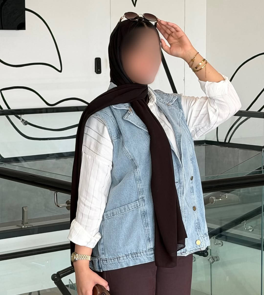 ⁨	شوفولي الجمال توفر ڤيست جينز متوفر بـ 6 الوان 🌚🫶🏻
قياس فري سايز يلبس 38-40-42-44-46
طول الڤيست 75 سم 
الكيلوت متوفر بـ 3 الوان 🤎🤍💙
طول الكيلوت 105 سم 
للطلب التواصل واتساب او دايركت ✅⁩
