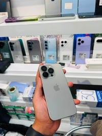 آيفون 15 برو • ٢٥٦ • نضافه ١٠٠