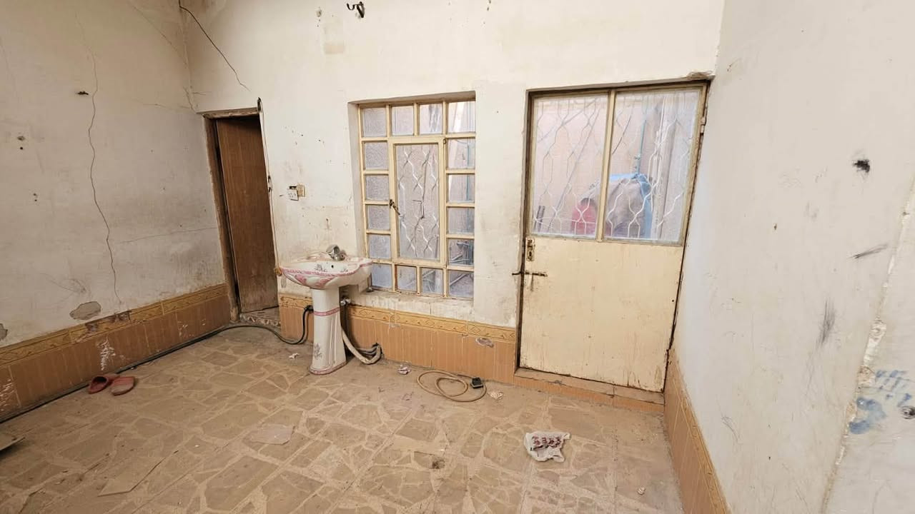 بيت ركن  قديم يعتبر قطعه المساحه ٢٥٠متر الوجهيه ١٢/٥والنزال ٢٠بحي سومر الثانيه الخدمات كامله ماء مجاري وكهرباء والمنطقه حلوه وهدوء السعر ١٥٠مليون 
لاستفساراكثر  الاتصال على الرقم ***********

