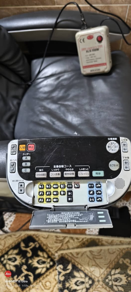 ​✨ كرسي مساج ياباني فاخر - National (Panasonic) RealPro بحالة ممتازة ✨
هل تبحث عن الراحة التامة وتخفيف آلام الظهر والأكتاف بعد يوم عمل طويل؟ 💆‍♂️💆‍♀️

معروض للبيع كرسي مساج احترافي ياباني أصلّي من أفضل الماركات العالمية National / Panasonic REALPRO.

​🔥 مميزات الكرسي:

✅ صناعة يابانية أصلية: جودة متينة وقوة تدليك تختلف تماماً عن الكراسي التجارية العادية.

✅ تدليك شامل للجسم: برامج متعددة لتغطية الرقبة، الأكتاف، الظهر، والجزء السفلي.

✅ تقنيات مساج متطورة: تشمل مساج الشياتسو الياباني (Shiatsu)، وبرامج متخصصة لتفكيك تشنجات العضلات والاسترخاء العميق.

✅ تحكم كامل ودقيق: جهاز تحكم ذكي يتيح لك ضبط شدة المسّاج ومكانه بدقة عالية.

✅ جاهز للتشغيل فوراً: يرفق معه محول كهرباء خاص (Step-down Transformer 1000W) لتشغيله بأمان على الكهرباء المنزلية (220V).

✅ حالة الجهاز: ممتازة وجاهز للاستخدام.

​💰 السعر المطلوب : 850$ (دولار أمريكي).
للتواصل راسلني على الخاص او عبر الواتس اب ***********
