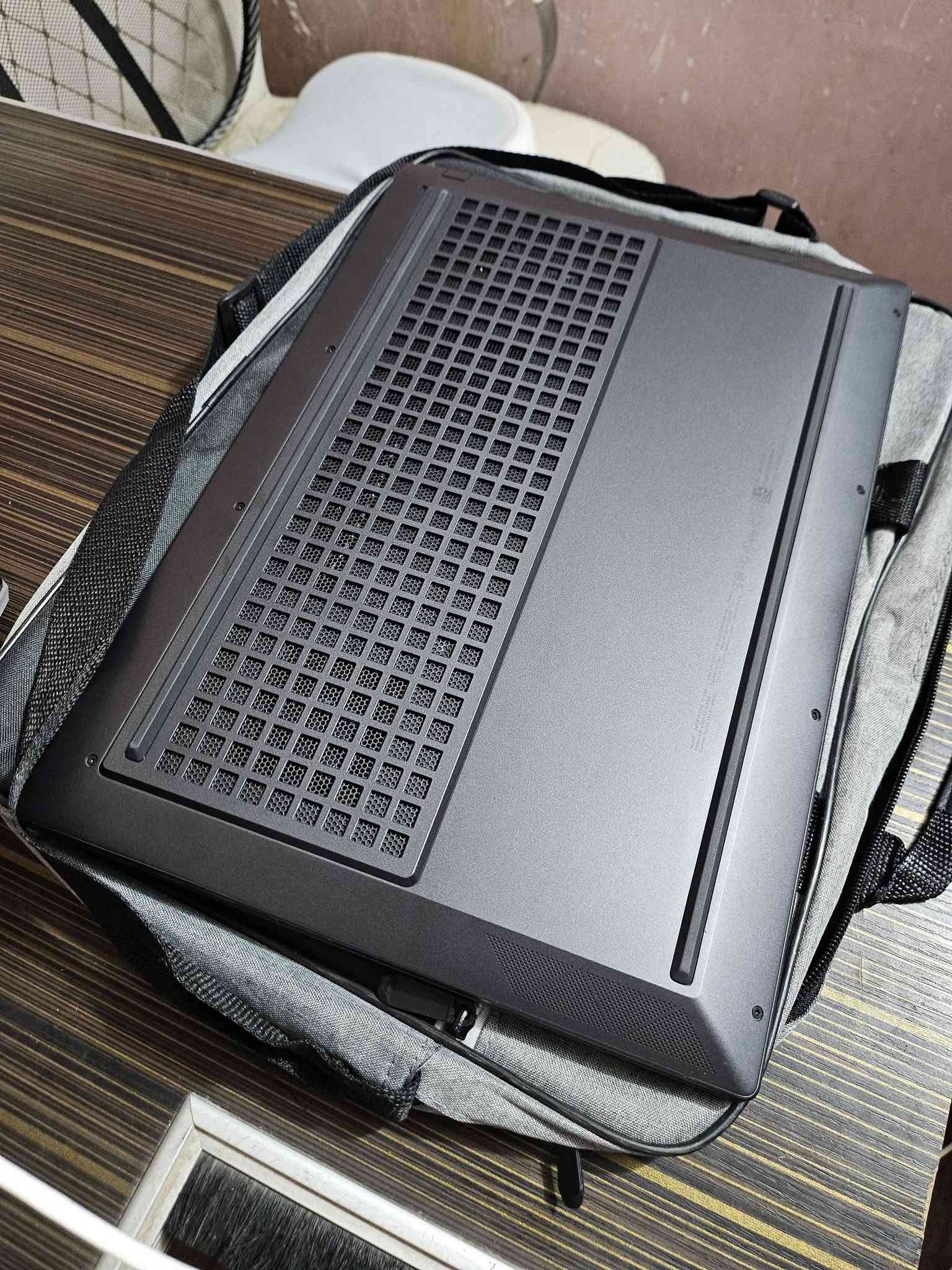 لابتوب للبيع براند 
Hp victus 16 هاي ايند 
نضيف مستخدم اقل شهر 
Ryzen 7 8845hs 
Ram 16gb ddr5 5600hz هرتزية عالية 
Ssd nvme 512 اخر جيل 
Rtx 4070 8gb 120w مع تيربو 
Screen Full hd 1080p 144hz 
نظام تبريد ضخم بثلاث فتحات 
يشغل اقوة العاب  بأعلى فريمات ودقة والبرامج الهندسية الثقيلة وشغل المونتاج الثقيل 
ويا جنطة وشاحنه الاصلية 
سعر مليون و 770 الف وبي مجال للشراي 
توصيل موجود رقم ***********
