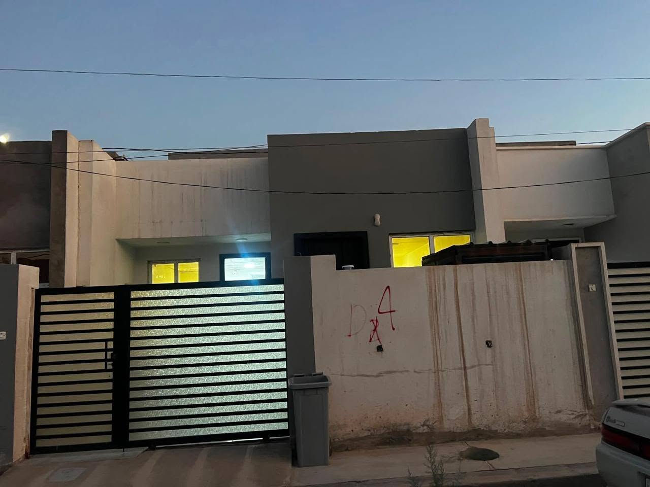 السلام عليكم بيت للبيع في مجمع الحسين تابع إلى ديوان الوقف السني يتحول عقد بأسم المشتري 
المساحة 150متر طابق واحد كامل كل الخدمات 
الموقع بعقوبة مقابل المحافظة المجمع اللي بظهر المحلات 
ايجار البيت داخل المجمع 500 الف للاستفسار الاتصال على الرقم 
***********
