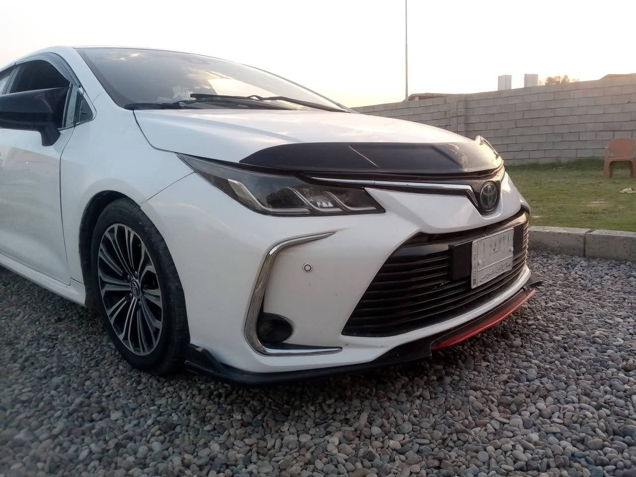 للبيع كورلا 22 هايبرد ضرر 5قطع السعر115 للتصال ***********
