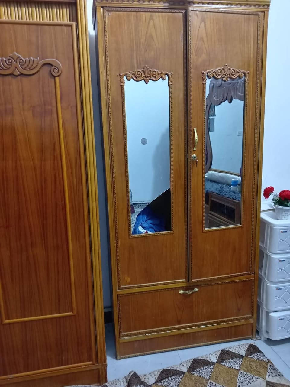 غرفة للبيع خشب عراقي ثكيل السعر ٥٠٠ ع طريق الدغارة واتساب ***********
