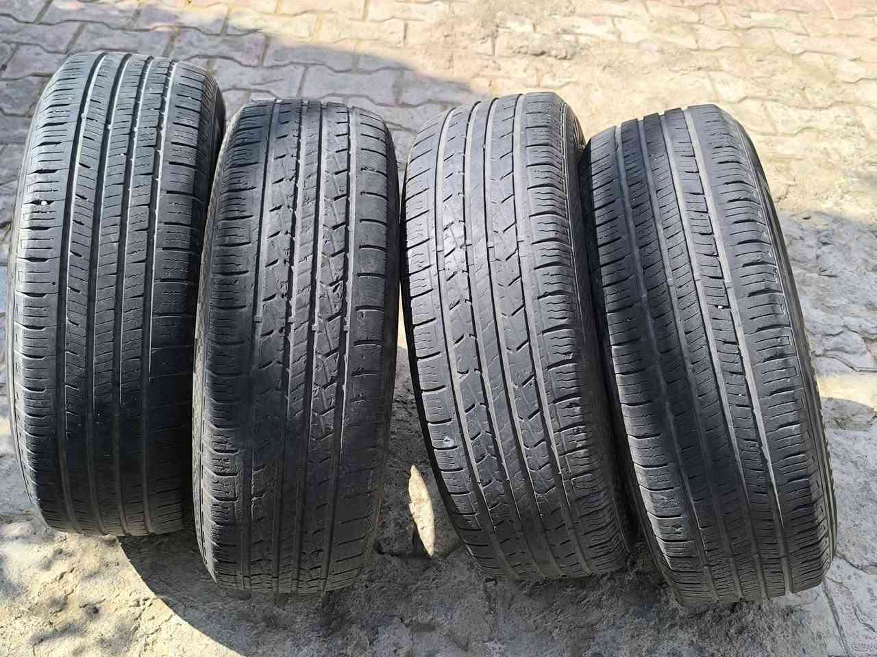 اطارات مستعملة عدد 4 حجم 17 السعر 35 الف بي مجال  العنوان تبة بين الماس وفلكة اخوان .
