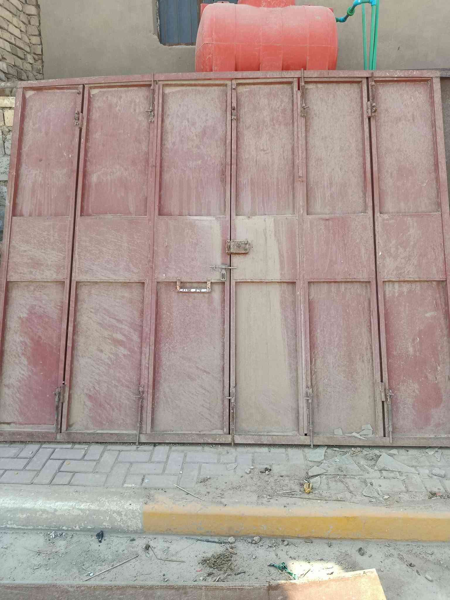 بيبان خشب • شباك ٢٫٥م×١٫٢٥م • باب دفتري ٣م