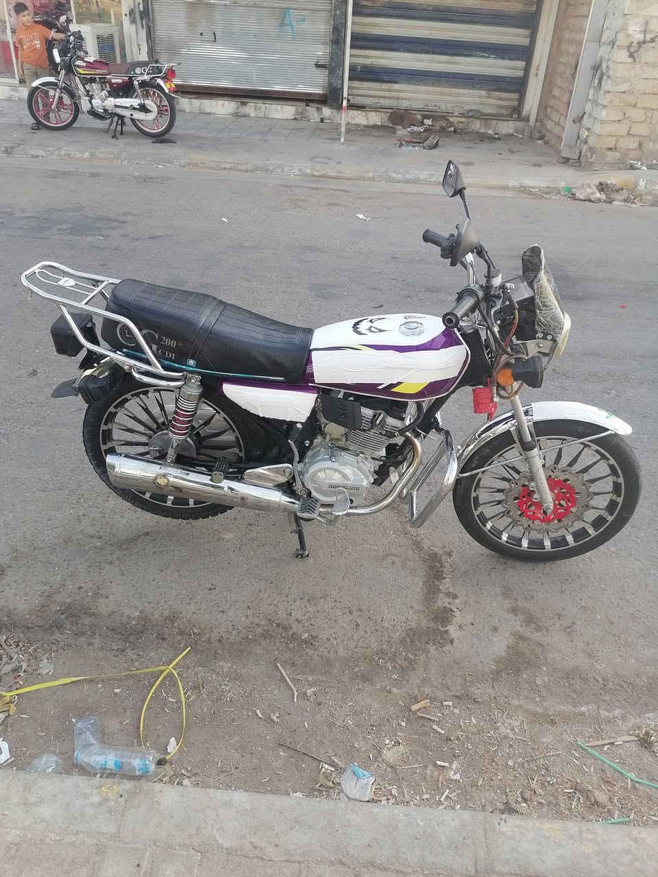 يالله 
سونلك سيفان CDl 2025 محرك 200cc 
كامل ونضيف مصار هواي مشدود 
سعر ٩٠٠ بي مجال جماعت ل٨٠٠ لحد يعلق 
***********مكانه رمادي تاميم
