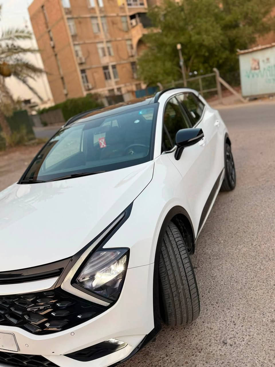 ⁃ 🚘 للبيع كيا سبورتج GT-Line موديل 2025 – وارد خليجي 🚘

▪️ اللون: أبيض
▪️ المحرك: 2.0 لتر (2000 سي سي)
▪️ ناقل حركة أوتوماتيك
▪️ الممشى: 26,000 كم قابل للزيادة
▪️ وارد خليجي
▪️ بلا صبغ ولا حوادث، بحالة الوكالة

المواصفات:
✅ فئة GT-Line (فل أوبشن)
✅ تشغيل بصمة ودخول ذكي
✅ سقف بانوراما
✅ جنوط رياضية 19 إنج
✅ مصابيح LED أمامية وخلفية
✅ شاشة معلومات وترفيه
✅ شاشة عدادات رقمية
✅ Apple CarPlay وAndroid Auto
✅ كاميرا خلفية مع حساسات أمامية وخلفية
✅ مثبت سرعة
✅ نظام Auto Hold لتثبيت السيارة عند التوقف
✅ مقاعد جلد + مخمل
✅ تدفئة للمقاعد الأمامية
✅ تدفئة للمقود (ستيرن)
✅ مكيف أوتوماتيك ثنائي المناطق
✅ شاحن لاسلكي
✅ وسائد هوائية وأنظمة أمان متكاملة

السيارة استخدام شخصي، بحالة ممتازة جداً، وجاهزة للفحص في أي مكان.

💰 السعر: خاص
📍 العنوان: بغداد – شارع فلسطين
📞 رقم الهاتف: ***********
