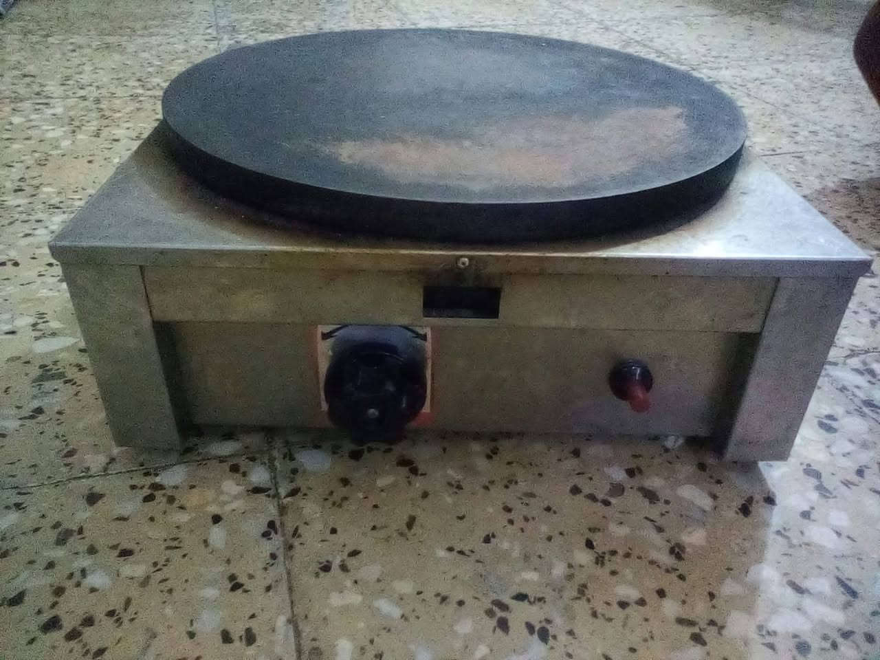 غراض، للبيع

نص مكتوب في الصور:
- هوزوز
- عصائر طبيعية
- @_al_hawzwz
- ***********