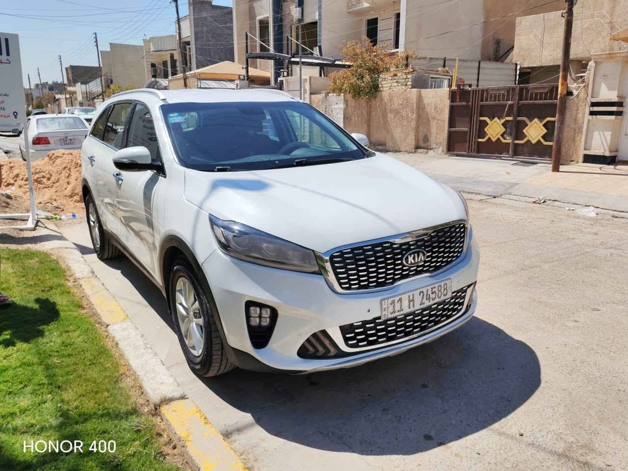 السلام عليكم من رخصة الادمان سورنتو وارد امريكي للبيع2018 حادثها بنيد وبابتبن صفحت السكن محرك سته سلندر كير ومحرك جدد شادهن وبيها تايرات كوريه اصليه نيتروجين تبريد ثلج منضومه كامله جديده السياره كشرتها حلوه كدام العين السياره بسمي   مكان السياره البلديات السعر 165 وبيها مجال للاستفسار ***********
