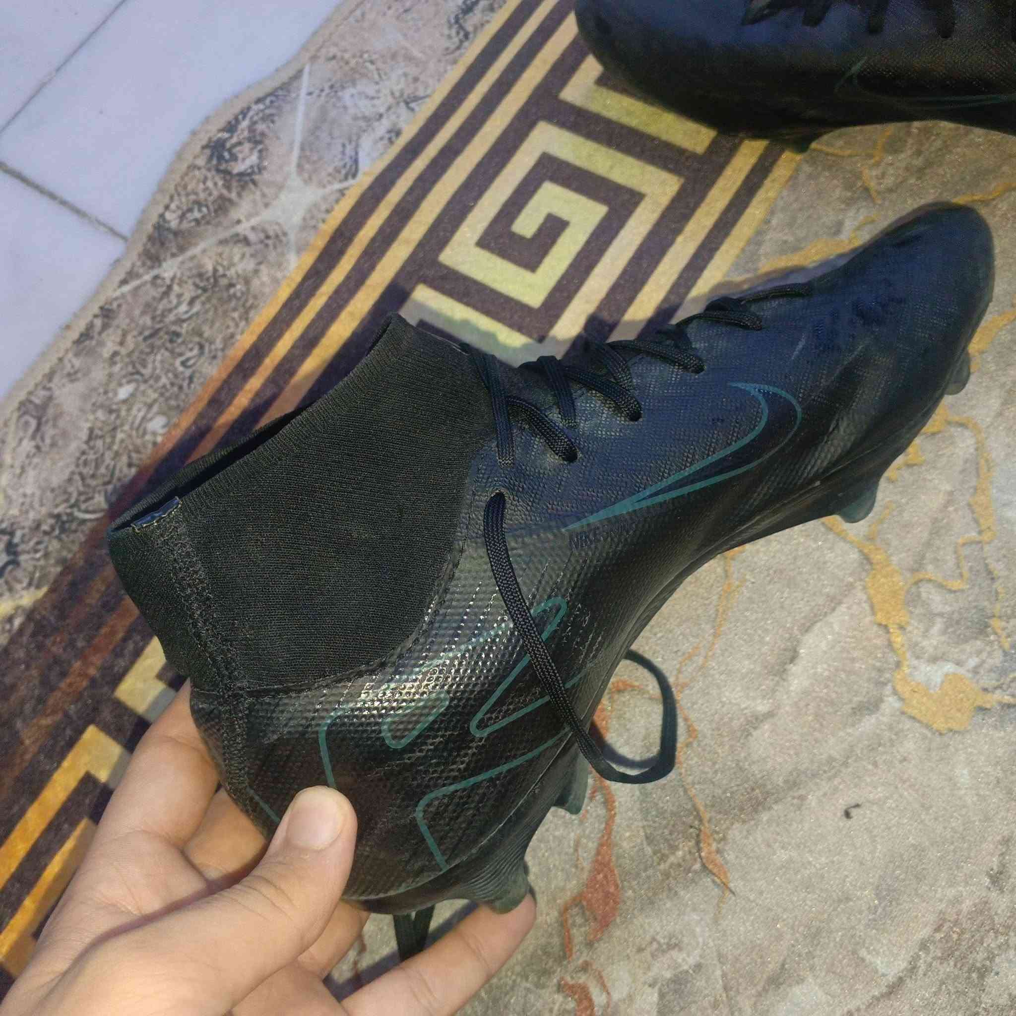 حذاء اصليه صناعه فيتنامي مستخدمه قليل قياس 43/42 شراي يرسل 7778089045
