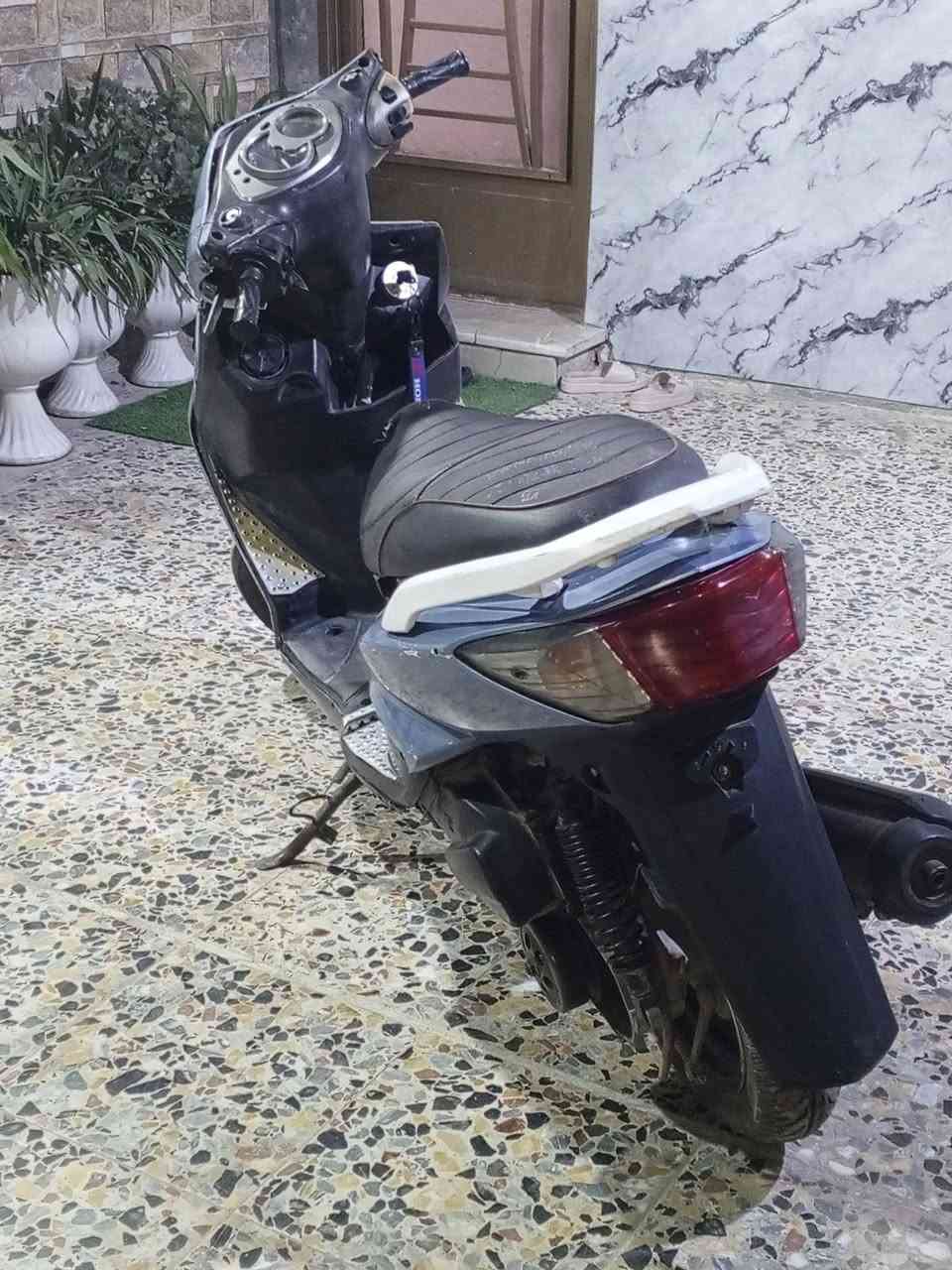 سلام عليكم شباب
دراجه سكنس فحل كابريتر
دراجه حلوه نضيفه كاله من كل نواحي نقصهه بس باتري 
المكان بغداد حي الجهاد 
هذه رقمي ***********
اتصل وبيك خير ودلل
سعر250 بيهه مجال بيعه سريعه
