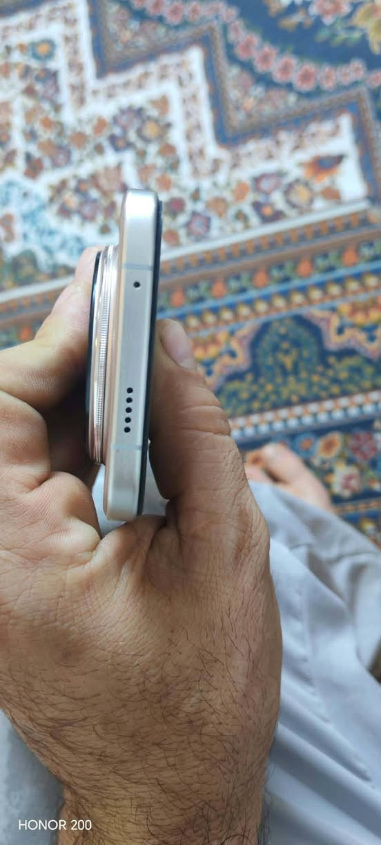 سلام عليكم متوفر
هونر ماجك 8برو ذاكرة 512 الجهاز نظيف دامة تصفح 
المكان بغداد السيدية الاتصال  ***********
((مكلف بالنشر))

نص مكتوب في الصور:
- HONOR 200