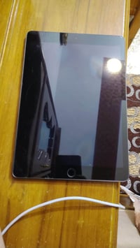 ايباد ٩ • ٦٤ جيجا • نظيف
