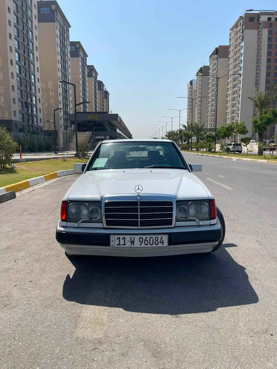 مرسدس دب
محرك300 قبق اسود
كير اوتو 
موديل ١٩٨٨ محدث ٩١ ترايش فقط مغيرها 
تبريد منضومه كامله مبدلها تبريد انجماد 
كراسي مخمل كهرباء 
سلايد طكتين
بلاديه بيها صبغ ٤ اقطع اثر جراد مال جادر 
ماشيه٢٥٣ الف كيلو حقيقي 
تخم تاير 
اريل كهرباء 
السعر ٧٩$ بيها مجال قليل لجادين بالشراء ولا احد يعاملني بالتلفون 
مكان بغداد نفق الشرطه حي حطين شارع سفارات 
*********** 
اخوكم ضياء الاسدي
