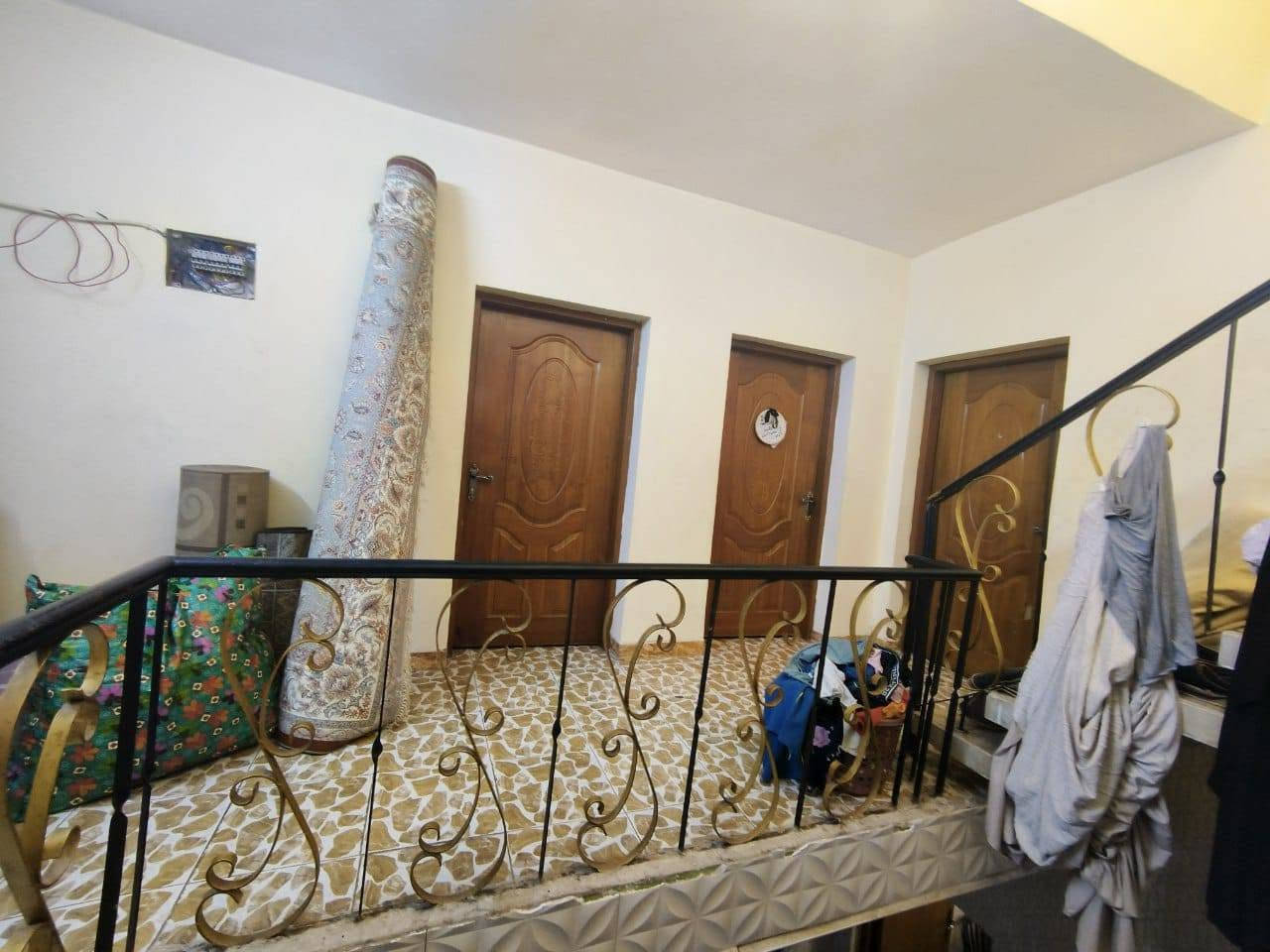 بيت للايجار 
المساحة ٢٢٠ متر
٦ غرف نوم
ايجاره ٦٥٠ الف
الوليد شارعين سيد هاشم اول فرع على اليمين
للاتصال: ***********
