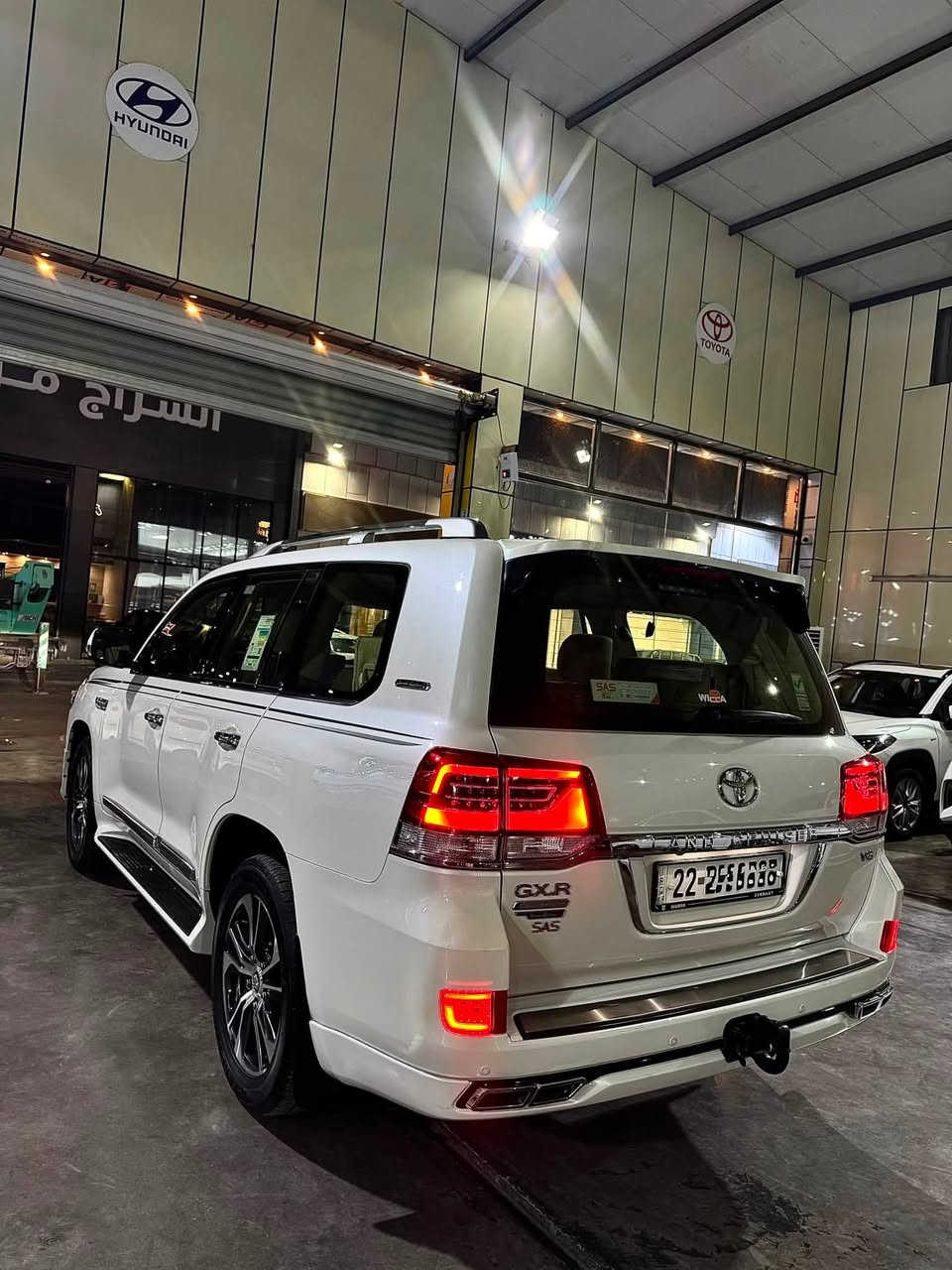 لاندكروز GXR 2020 V6 ساز
رقم اربيل باسمي تحويل مباشر
 بدون صبغ بدون ضربه بدون بارد مكفوله كفاله عامه
مواصفاتها 
فول مواصفات 1/1 
فتحة 
بصمة 
دبل كراسي كهرباء 
 كشنات جلد 
 3 شاشات كبيرة بلاد ام الترحيب
حساسات خلفي وامامي وجانبي
جنطة كهرباء شفط 
تحكم ستيرن جهتين دشبول لكزز
مري شفط 
اشاير ترحيب ليزرية
 كامرة خلفية 
طفاية 
ثلاجة 
 كروز سرعة 
 تحكم كهربائي بلمري 
ويل كب كروم حجم 20
حجم المحرك: 6 سلندر 4000
 بصمات عدد 2
 زراكات لايت
 شاشة ليزيرية
 نظام GBS
فورويل 4*4
موقعنه: بغداد الكرخ معارض البياع 
السعر: 497💸💸
لاتصال ول استفسار: ***********
