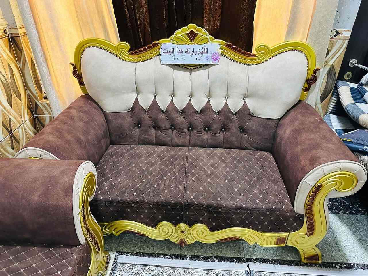 تخم 10 مقاعد ملكي نضيف جدا شغل درجه اولى
كوشات 8  نضيف جدا
فقط بي هذا ملاحظتين
السعر 600 
البلديات 
***********
