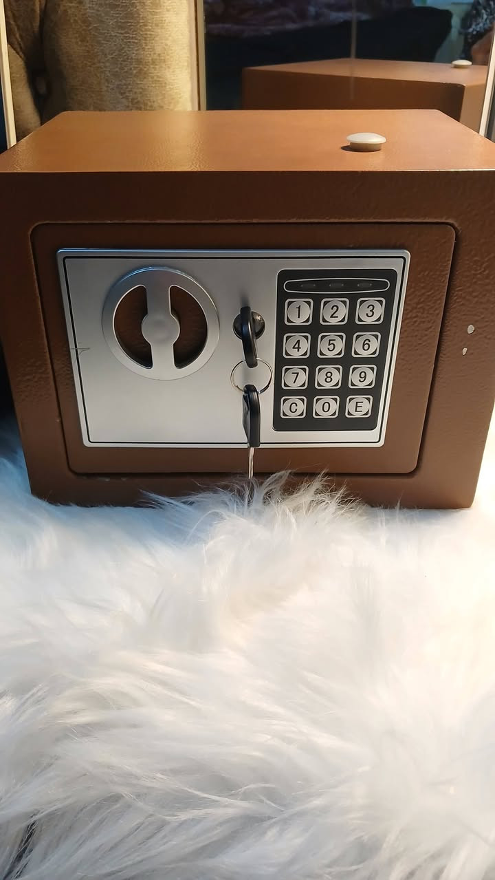 قاصه حديد • قفل ورمز • ضد الحرق