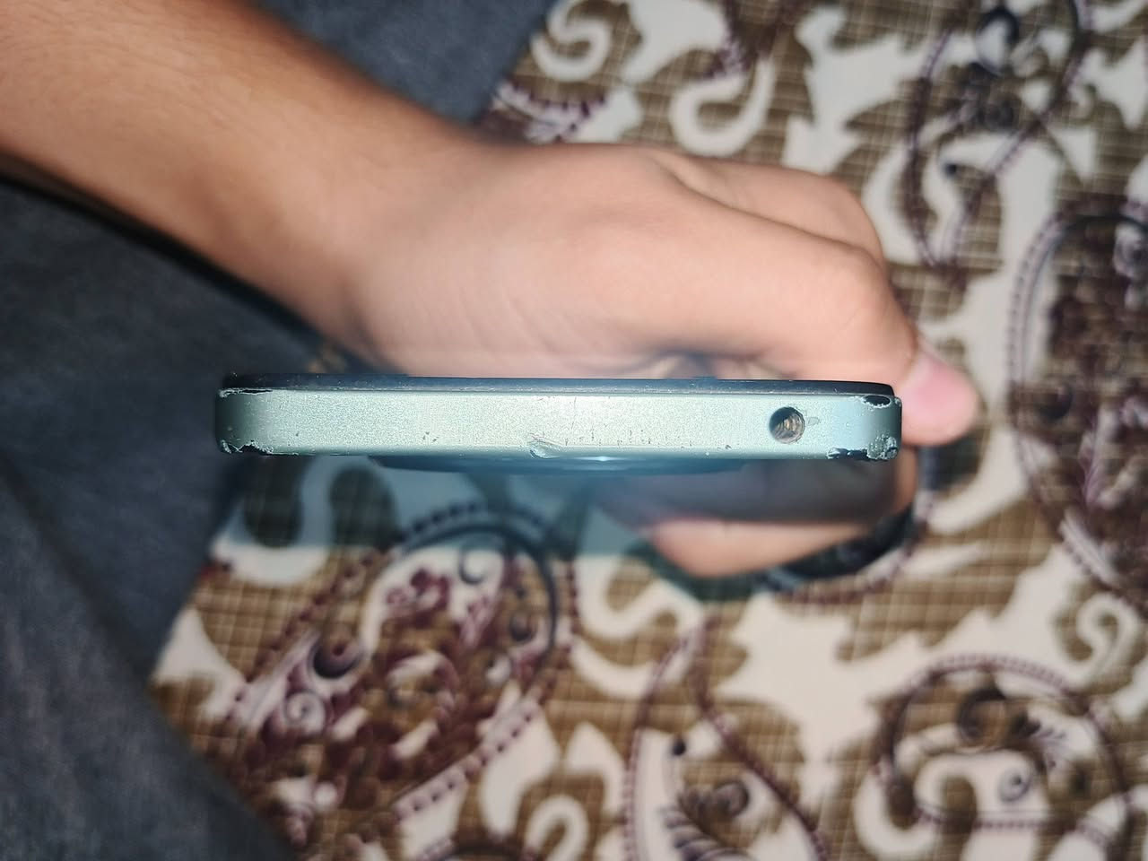 السلام عليكم بوكو c75 ذاكرة 256, رام 5+8 ببجي 60فريم جهاز فقط فطور بل شاشه ولكن لمسه شغال تجي وأشوف جهاز  تجي ويا شاحنه بس السعر 90 الرقم *********** واتساب فقط

