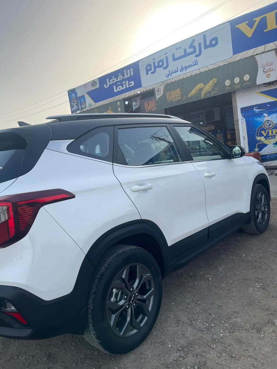 كيا سلتوس 2024 خليجي ابيض رقم بغداد جديد.. انكليزي.. بأسمي ماشيه 20الف كيلو محرك 1500 دبل نوزل اقتصادي ونشط بصمه باب سايق فقط كشنات اقماش قطعتين تبريد هاند بريك *اوتوهولد تحكم ستيرن كامل جهتين شاشه كبيرة ديجتل متصله تبريدشاشه مرايات جانبيه كهربائيه مع اشارة بالمرايه فول سستم ايرباك عدد10اضاءة بالكامل LED اصفر حساسات خلفي السيارة جديدة حداا وبحالة الزيروو  ويل كب تيتانيوم مكاني المدائن ***********
