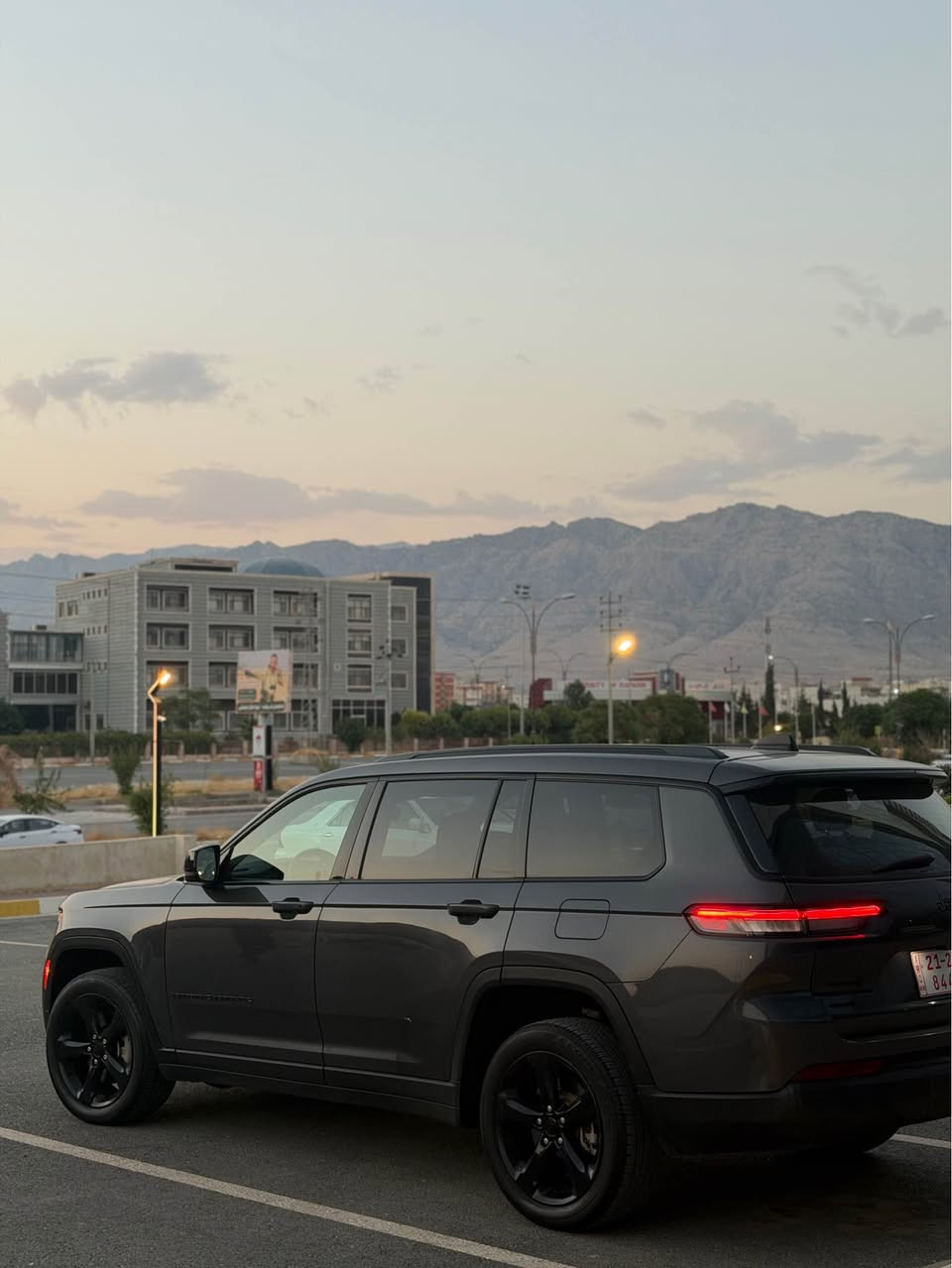 بسم اللّٰه الرحمن الرحيم
بەناوی خودای گەورە 
Jeep gran cheroke 2024 4*4 
*********** 
*********** 
جیب گراند چیرۆکی ٢٠٢٤ 
سەیارەکە فول فول مواسەفات 
٧ نەفەری دەبڵ ئەکسل 
شاشە کامیرا ڕادار ٣٦٠ پلە سلایت
کوشن کارەبا کوشن جلد هیتەر سوکان هیتەر ئاوینە ڕادار حاسە 
سی مۆدی لی خورین 
Eco Normal Sport 
لایت لید زینۆن گێچ ئەلیکتۆرنی ئەوتۆ ستار ستۆپ شاشە گەورە 
سندوق شەفت سەیارەکە فول فولە 
وەک بۆیاخ سەیارەکە بی بۆیاخە  سێ پارچەی لای سەکن گۆراوە بە بیلاد بی ناو گرتین 
ئەرباگ بەس شان تەقیوە 
٥٦ هەزار مایل ڕۆشتوە 
سەیارە زۆر جوانە هەموو شتی بەشەرت 
سەیارەکە رەقەم کاتی بەشەرتی رەقەم سێ مانگ کاتی لەگەڵە 
ڤایبەر وەتس ئەپ 
***********
*********** السليمانية, العراق
