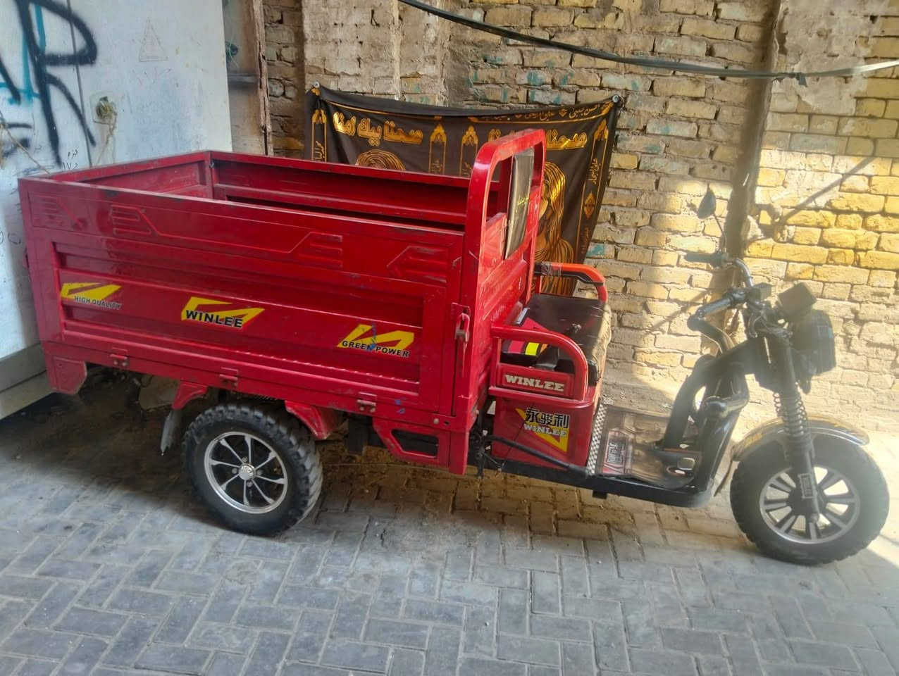 سلام عليكم ستوته شحن للبيع نظيفه مال بيت بطاريات صار شهر من شادهن السعر مليون ومئتين ***********

