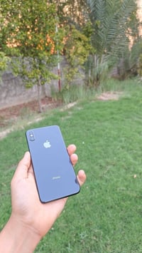 Xs max ذاكرة 256 بطارية 77 وتر بروف  جهاز ما مبدل بية اي شي نضيف مابيه...